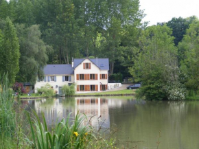  Lake House France  Бомон-П'е-Де-Беф
